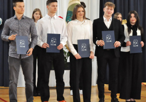 Część uczniów, którzy otrzymali wyróżnienie