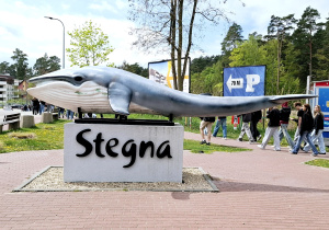 Pomnik wieloryba w miejscowości Stegna