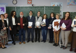 Wspólne zdjęcie dyrekcji oraz osób organizujących konkurs