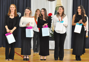 Uczennice Samorządu Uczniowskiego